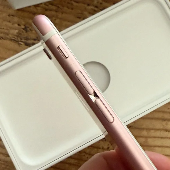 6SApple iPhone Rose Gold Cell Phone